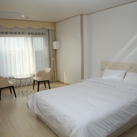 Daebudo Tourist Hotel Ansan Exterior photo